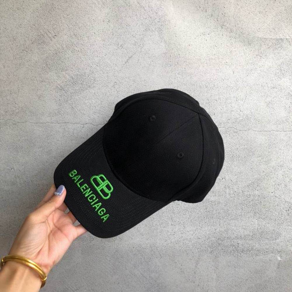 Ba*len*cia*ga hat